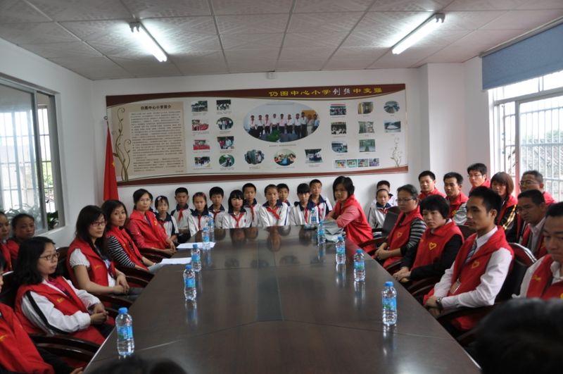 雅居乐白鹭湖走进仍图中心小学开展校园爱心捐