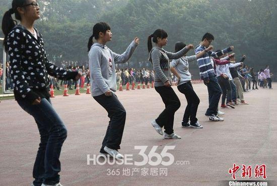 闻乐起舞国外恶搞视频,闻乐起舞国外恶搞视频在线观看
